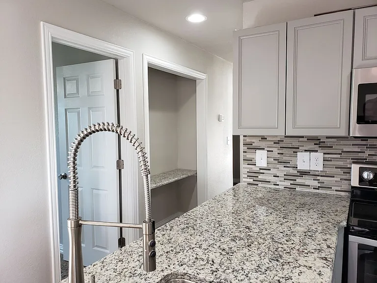 1711 Longview St — Photo 18