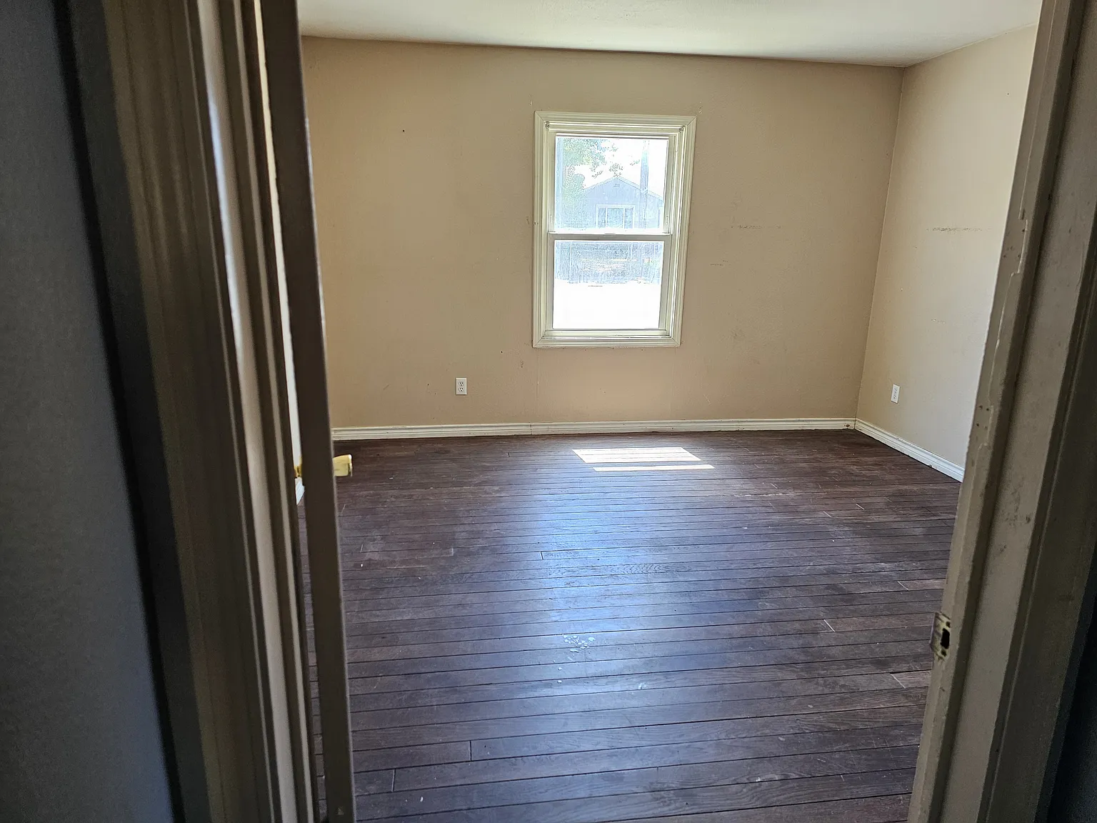 2 bed, 826 sqft, $2,400 — Photo 3