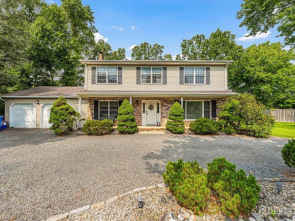 2nd image of 174 Cottrell Rd