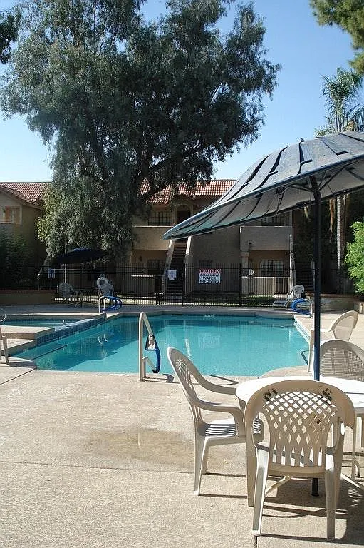 Community Pool - 1126 W Elliot Rd #2075