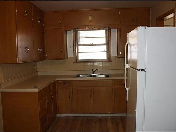 4th image of 1426-1428 Jarvis Dr