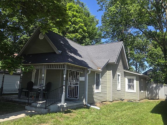 2nd image of 3441 N Graceland Ave