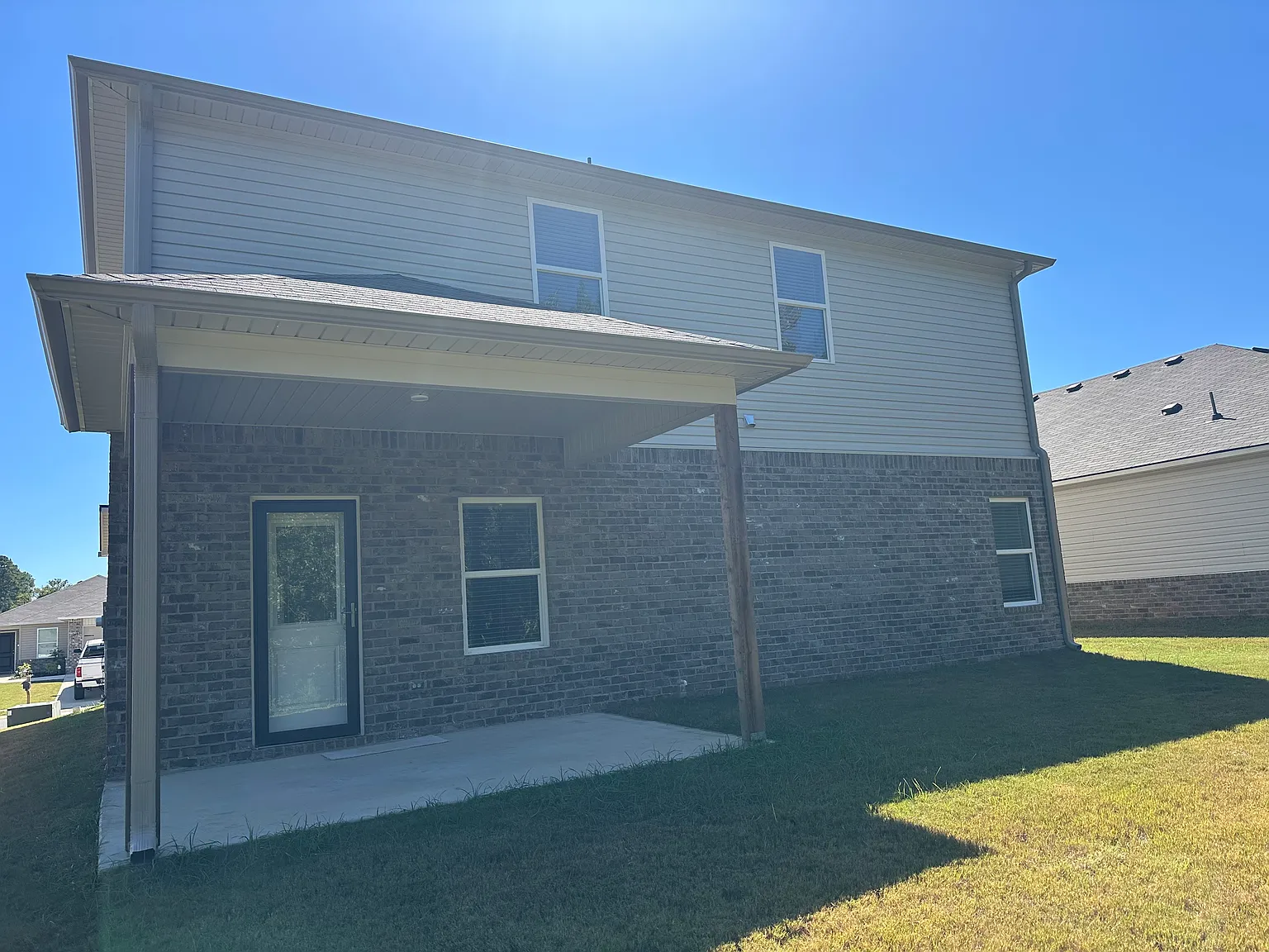 4 bed, 2347 sqft, $2,200 — Photo 3