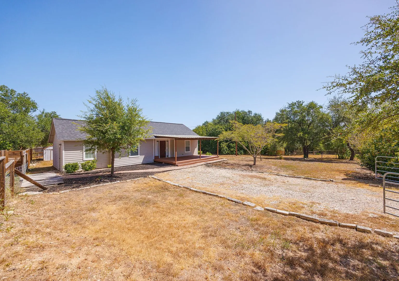 Charming 3-Bedroom Apache Shores Home on Large Lot RV/Boat Friendly — Photo 2