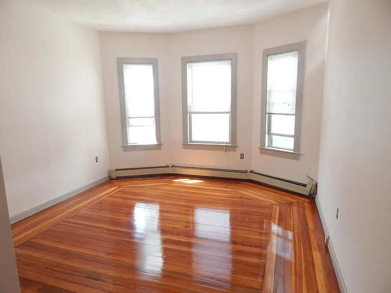 118 Grant Ave — Photo 8