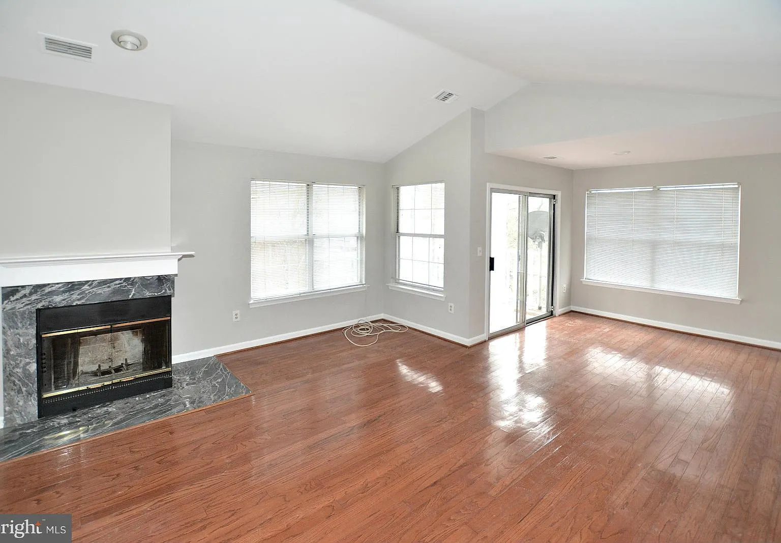 2 bed, 2.0 bath, 1119 sqft, $2,400 — Photo 4