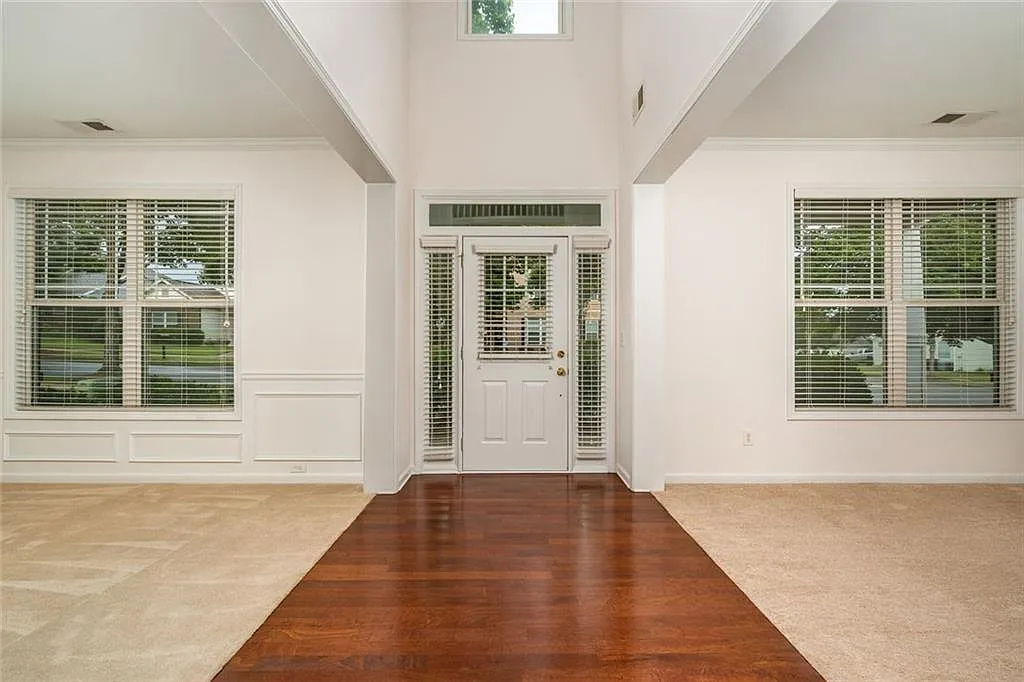 4 bed, 3.5 bath, 2713 sqft, $2,850 — Photo 4