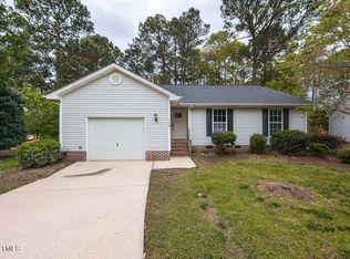 706 Mossburn Ct, Fuquay Varina, NC 27526