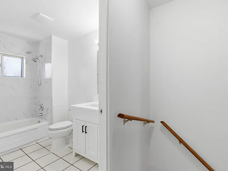 102 N Duke Dr — Photo 23