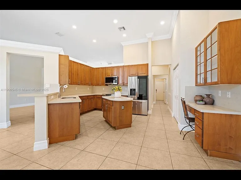 1873 NW 139th Ave — Photo 3
