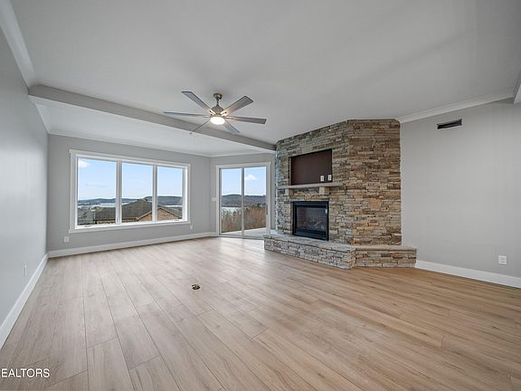 5th image of 2422 Grand View Ct