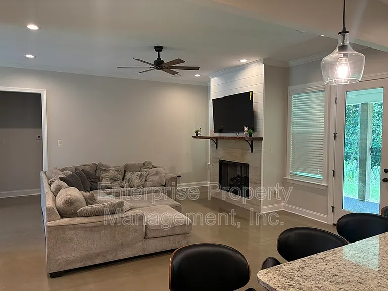 239 McLaughlin Dr — Photo 9