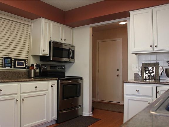 3rd image of 4081 Glencairn Grv