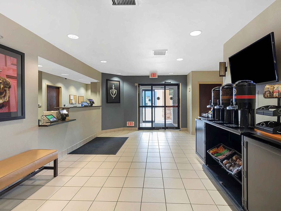 Lobby and Guest Check-in