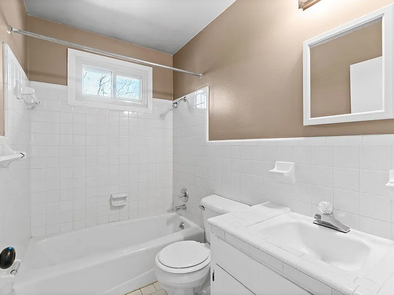 1908 Batts Ln — Photo 13