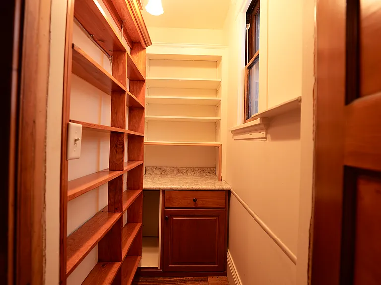 781 Iglehart Ave — Photo 1