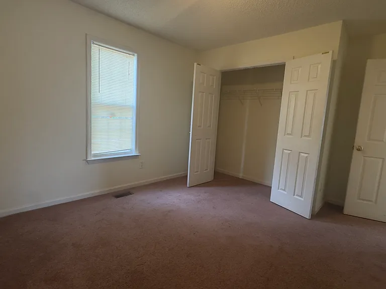 421 Barn View Ct — Photo 16