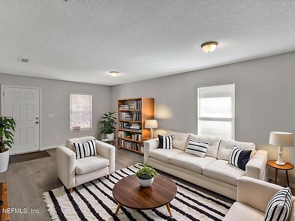 4th image of 8492 JASPER Avenue