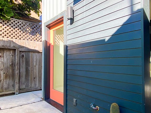 2nd image of 113 1/2 Vista Pl