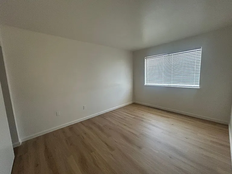Santanna Apartments — Photo 10
