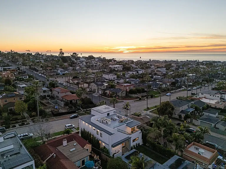 4386 Newport Ave — Photo 37