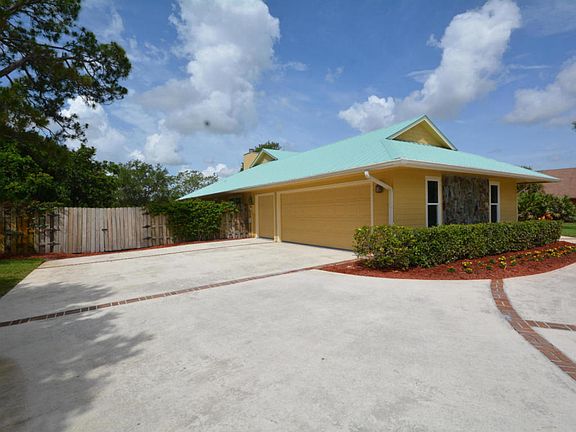 4th image of 1666 SW Sand Trap Cres