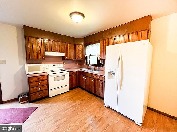 3rd image of 120 Liberty Ln