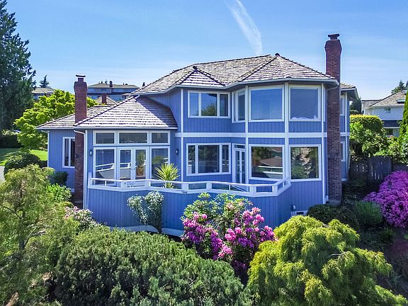 Architected to maximize the spectacular vistas