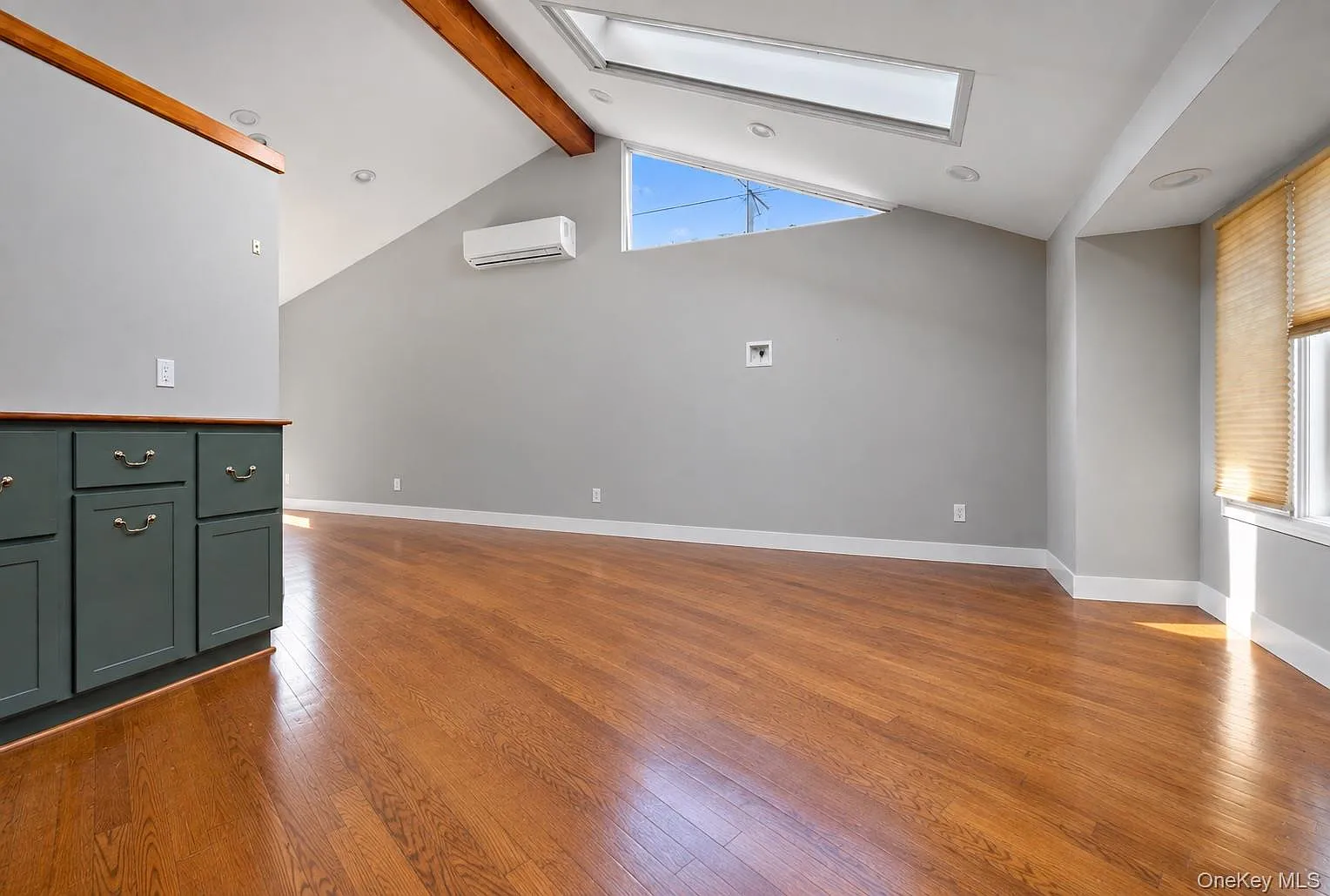 3 bed, 2.5 bath, 1576 sqft, $6,500 — Photo 2