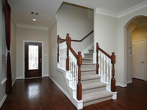 3rd image of 810 Garden Rose Ln