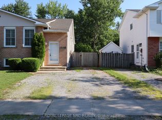 7689 Trackview St, Niagara Falls, ON L2H2Z6