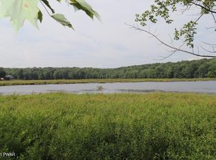 W Shore Dr, Hawley, PA 18428