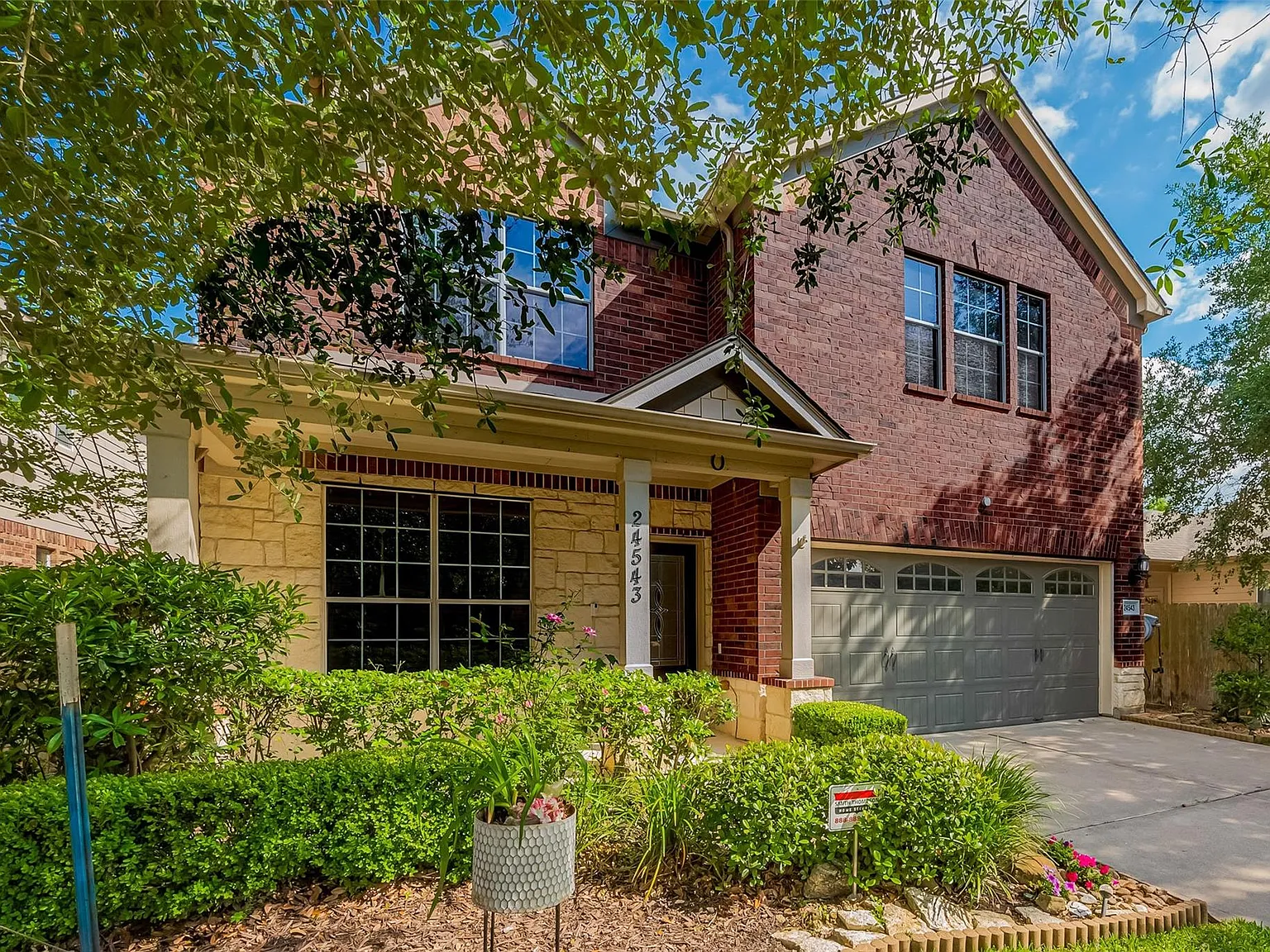 4 bed, 2.5 bath, 2474 sqft, $2,700 — Photo 3