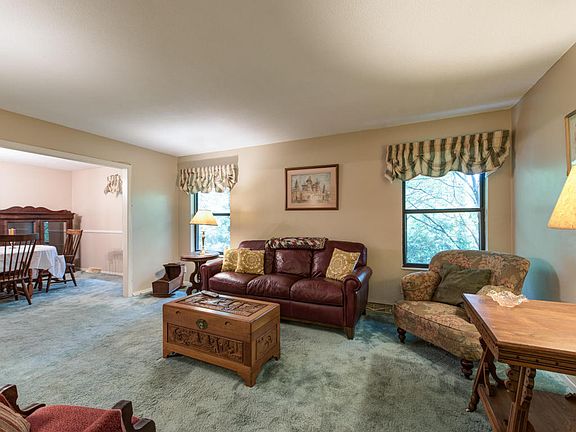 3rd image of 509 Villa Crest Dr