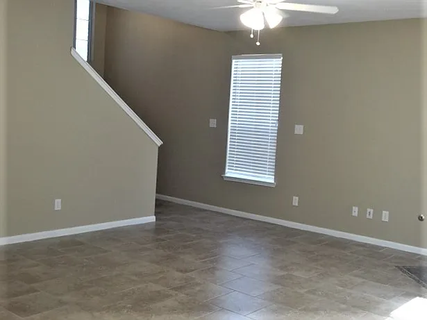 12027 Bunny Ln — Photo 4
