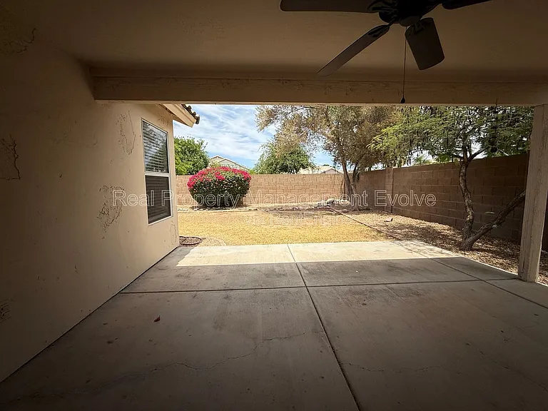 6814 W Louise Dr — Photo 24