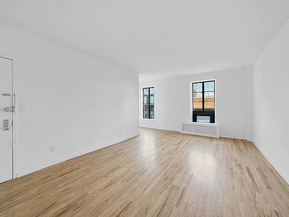 3rd image of 720 Greenwich St APT 5v