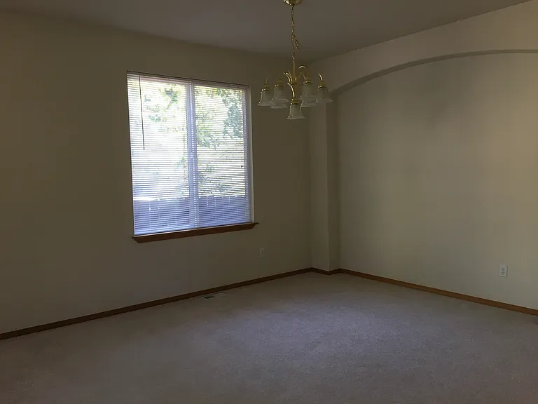 24121 SE 21st St — Photo 3