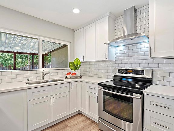 5th image of 3571 Eastridge Dr