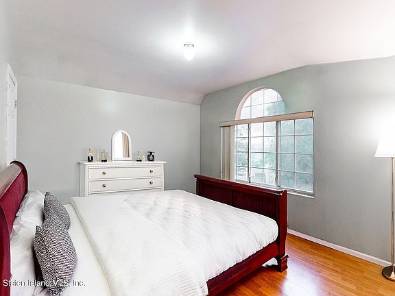 4th image of 31 Shaina Ct