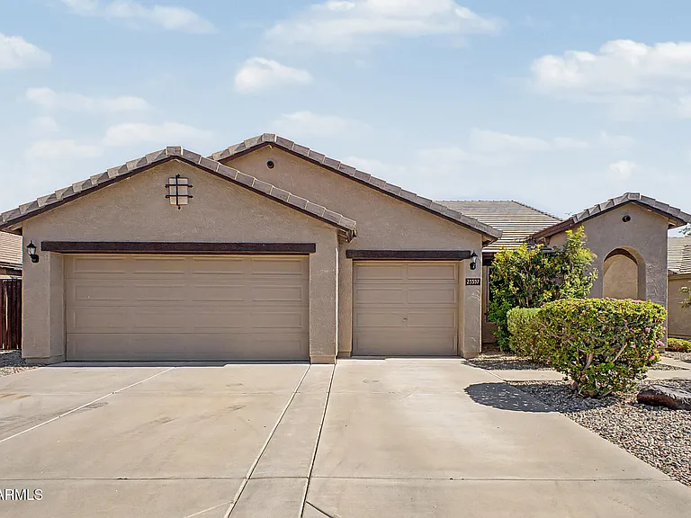 25537 W Forest Grove Ave — Photo 2