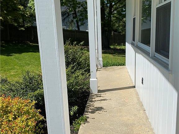 2nd image of 30 Tommys Ln