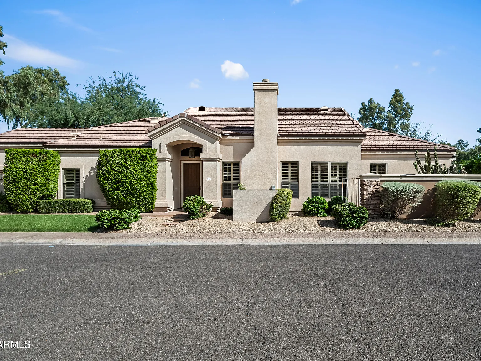3 bed, 2.0 bath, 2047 sqft, $4,500 — Photo 3