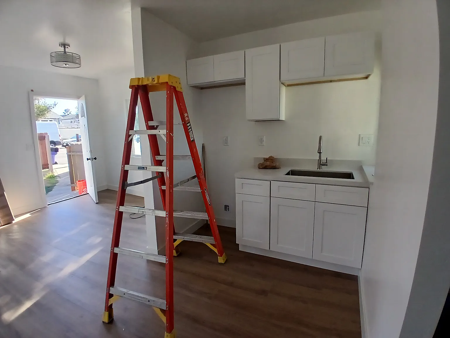 1 bed, 700 sqft, $2,490 — Photo 4