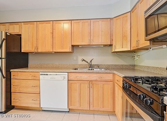 3rd image of 1250 Park Ave W APT 415