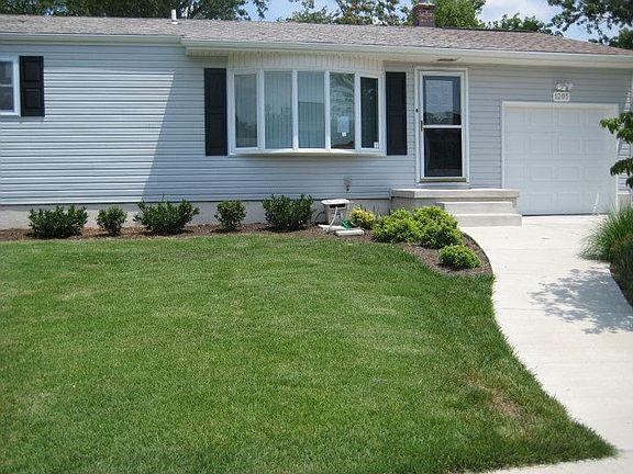 3rd image of 1205 Cedarcliff Dr