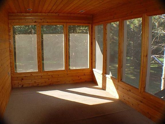 Lovely screened porch wir