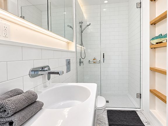 3rd image of 456 Pandora Ave #403