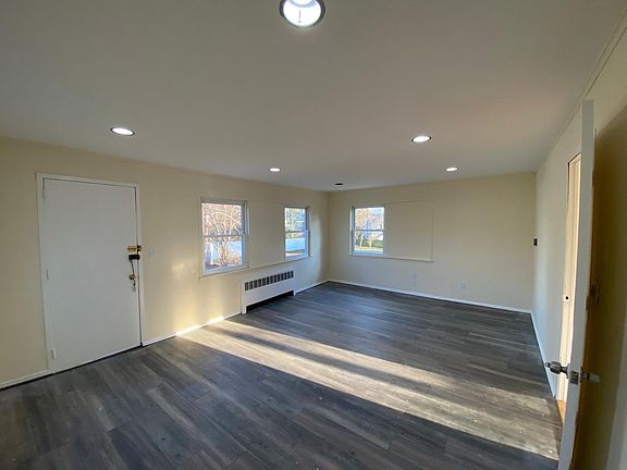 5th image of 26 Frances Dr