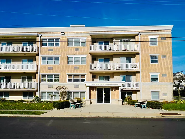 200 Ocean Park Ave #4K — Photo 17